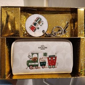 **SOLD** NWT Coach Boxed Train Box Cosmetic Case Set
